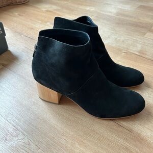 NWOT Eileen Fisher black Suri Tumbled Nubuck Bootie